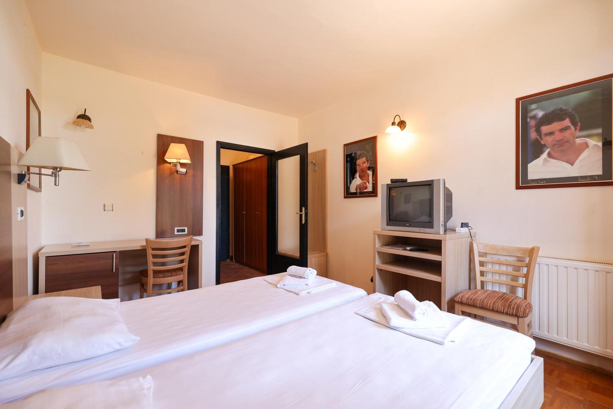 Tribunia Beach Hotel Tribalj Zewnętrze zdjęcie