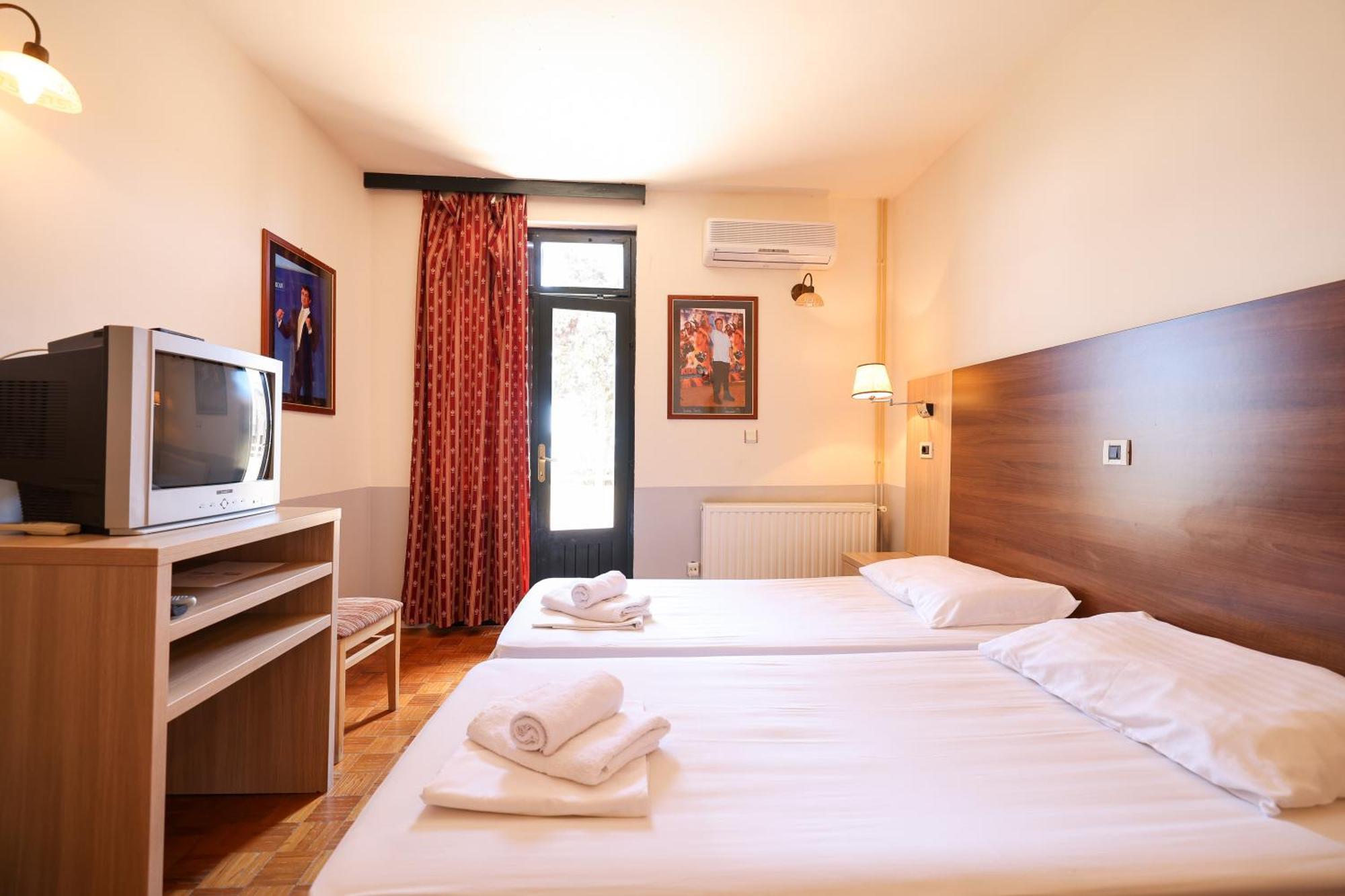 Tribunia Beach Hotel Tribalj Zewnętrze zdjęcie